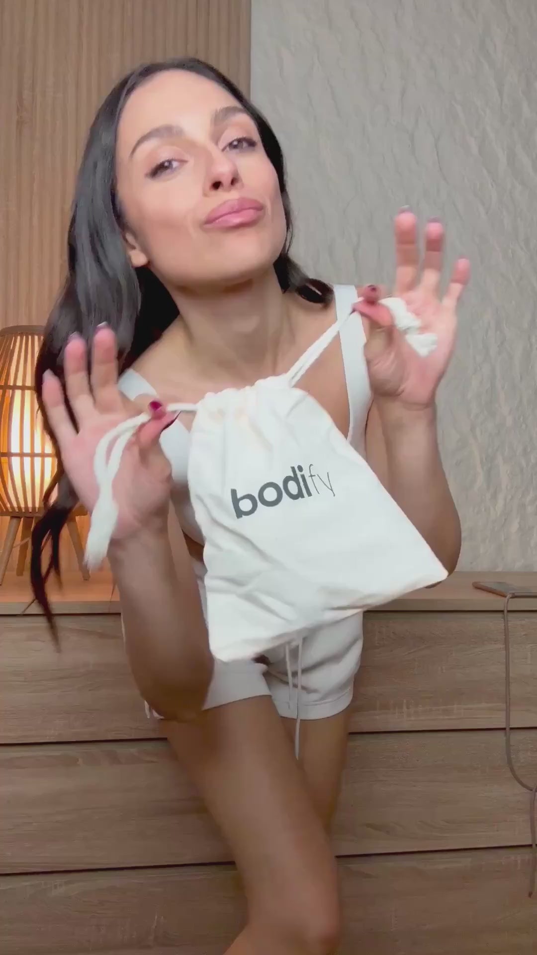 Woman using the Bodify Dry Brush on her body